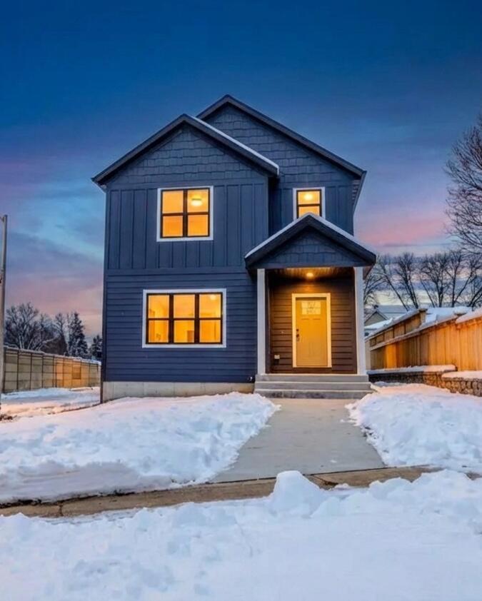 1800 E Hillcrest Ave, Milwaukee, WI 53207