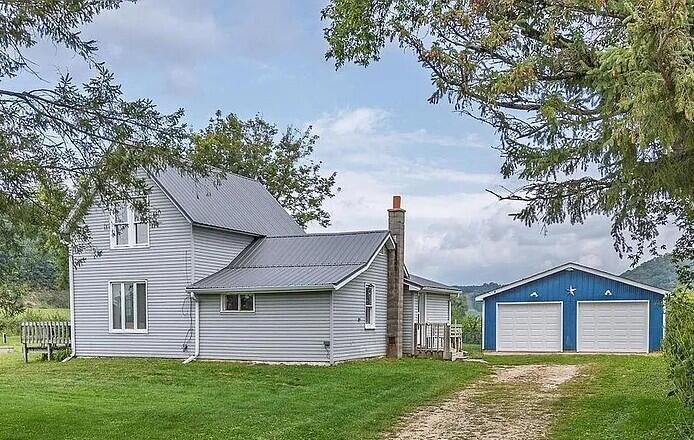 21250 Honer Ln, Eagle, WI 53581