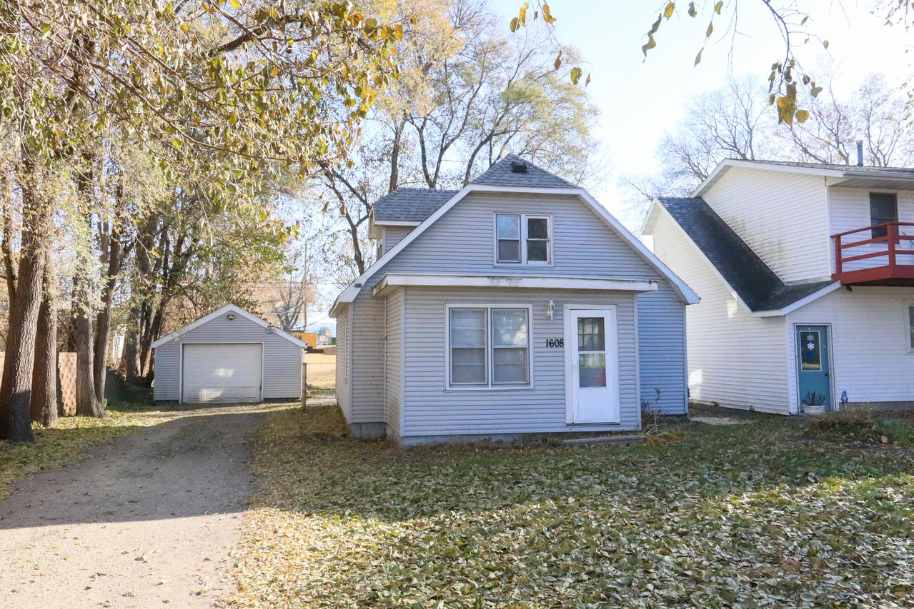 1608 Caroline St, Campbell, WI 54603