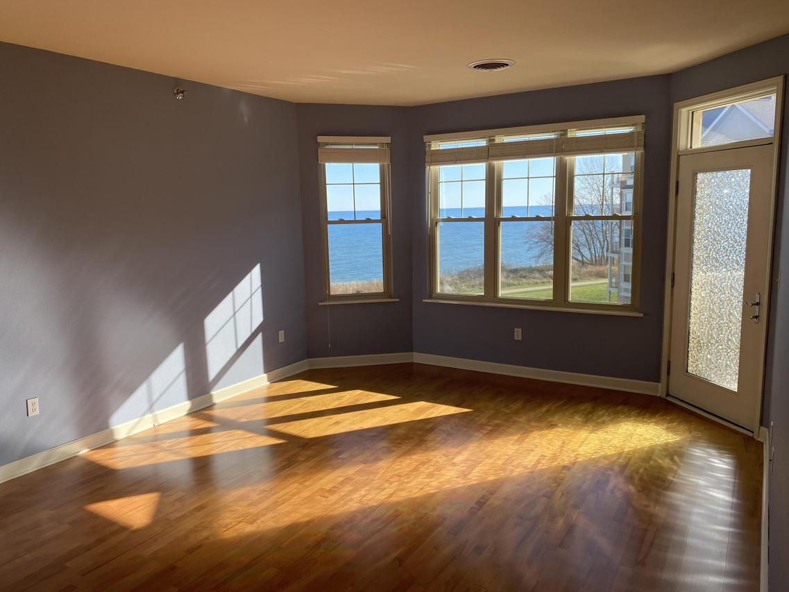 4110 S Lake Dr #341, Saint Francis, WI 53235