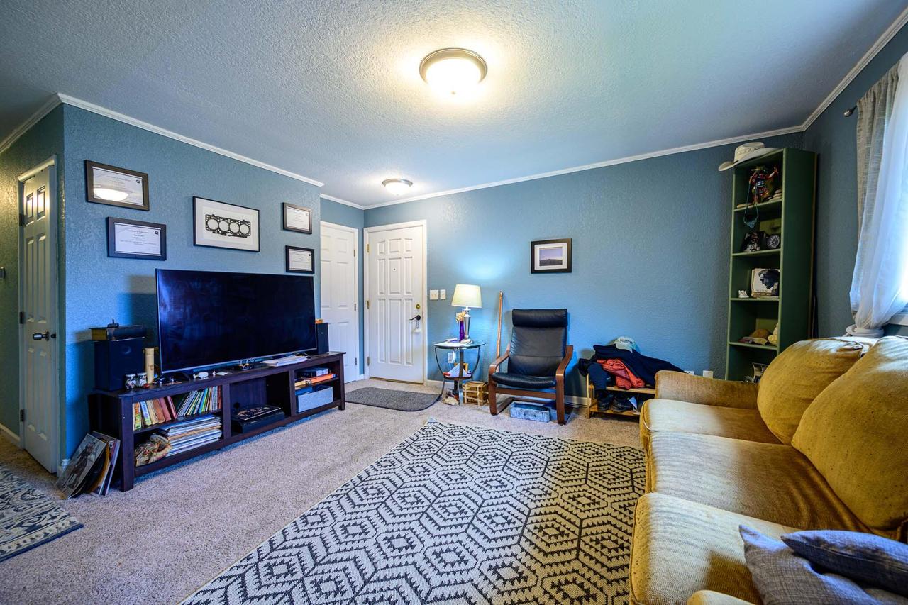 420 Racine St #109, Waterford, WI 53185