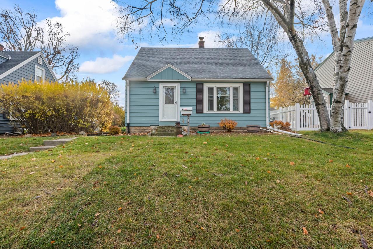 8603 W Stuth Ave, West Allis, WI 53227