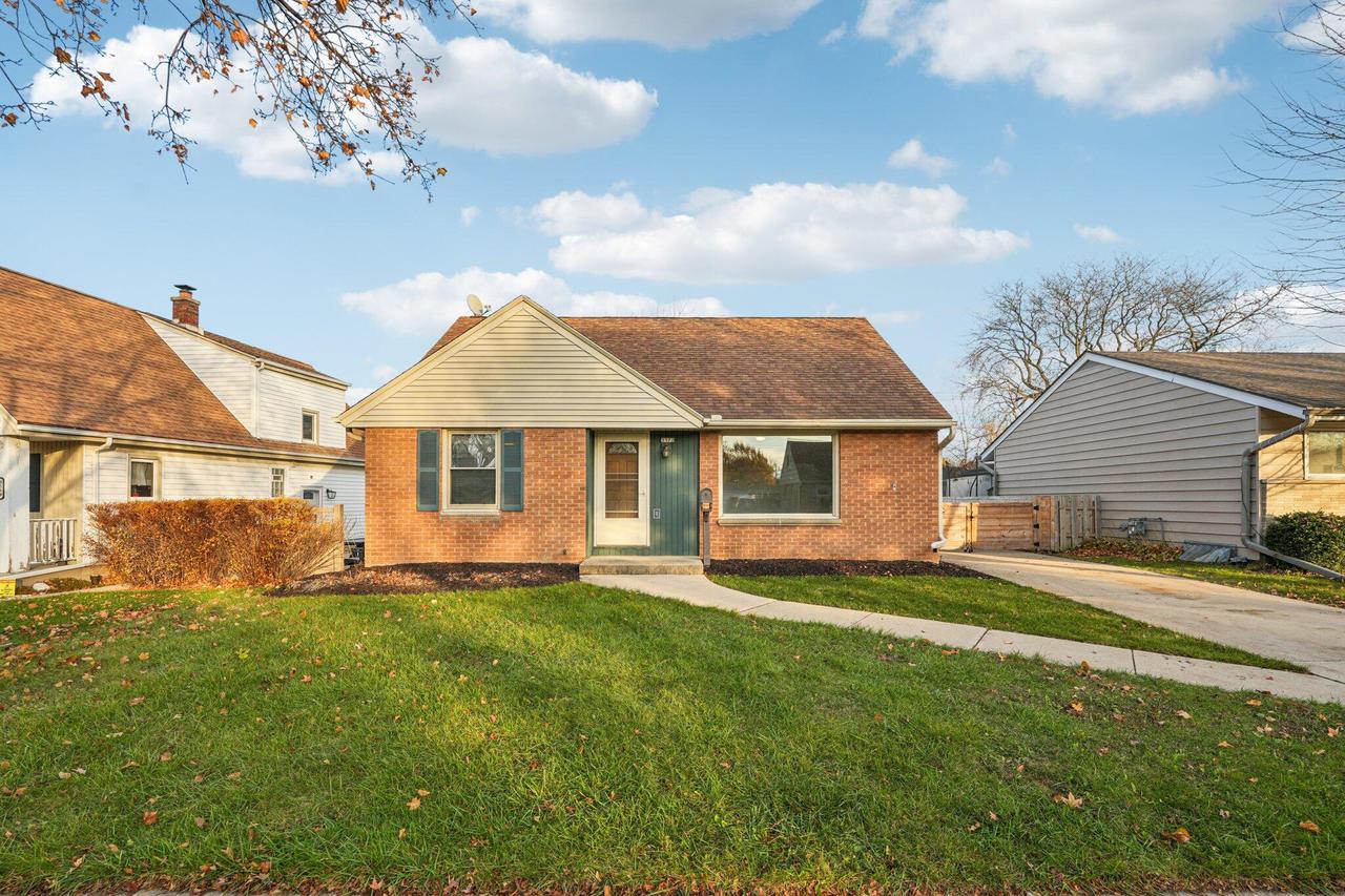 3372 S 71st St, Milwaukee, WI 53219