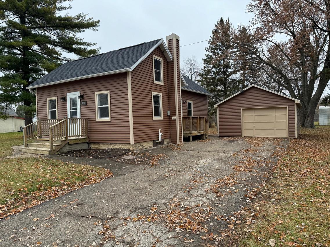 133 W Spaulding St, Watertown, WI 53098