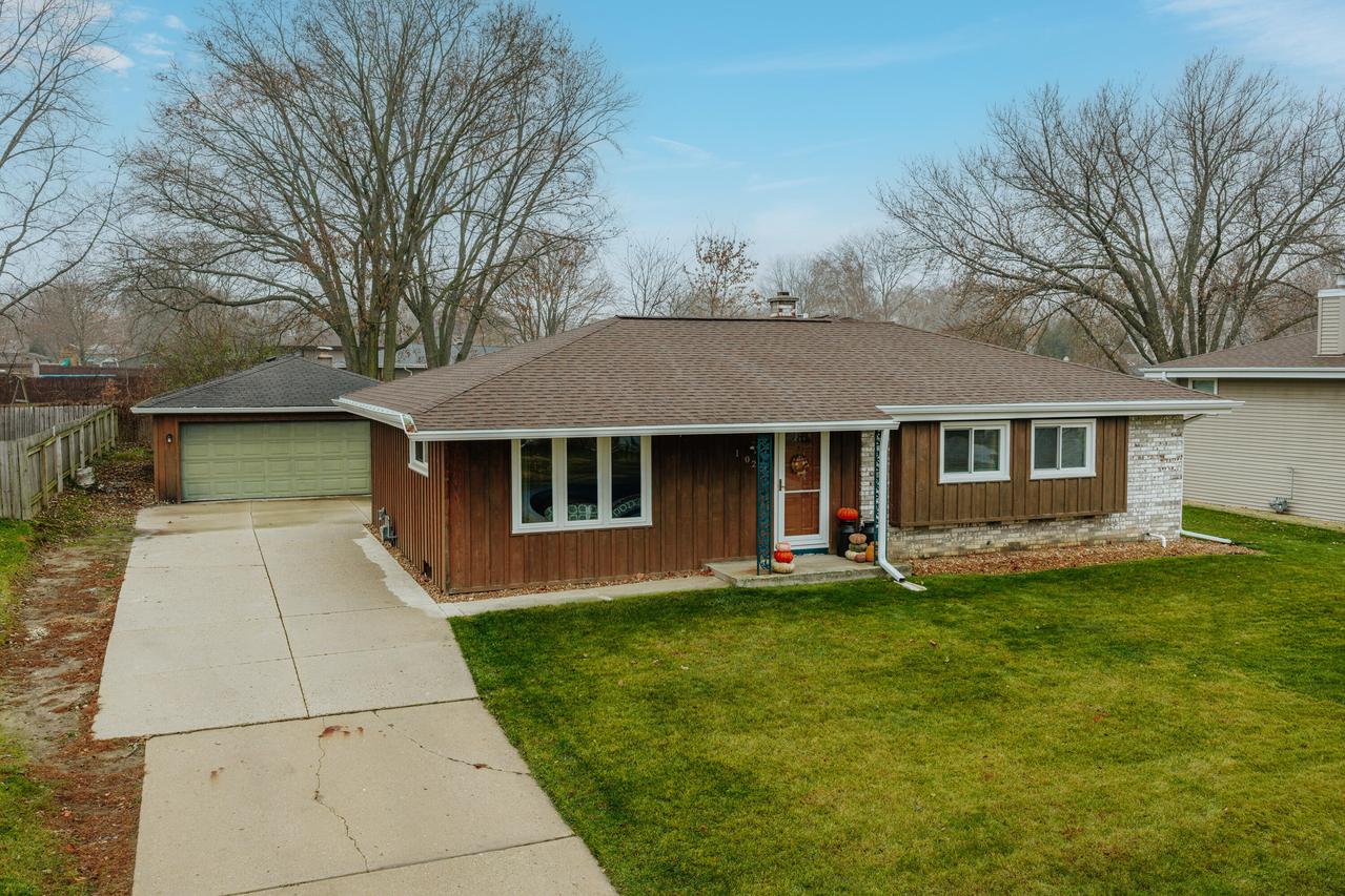 1023 Knollwood Dr, Saukville, WI 53080