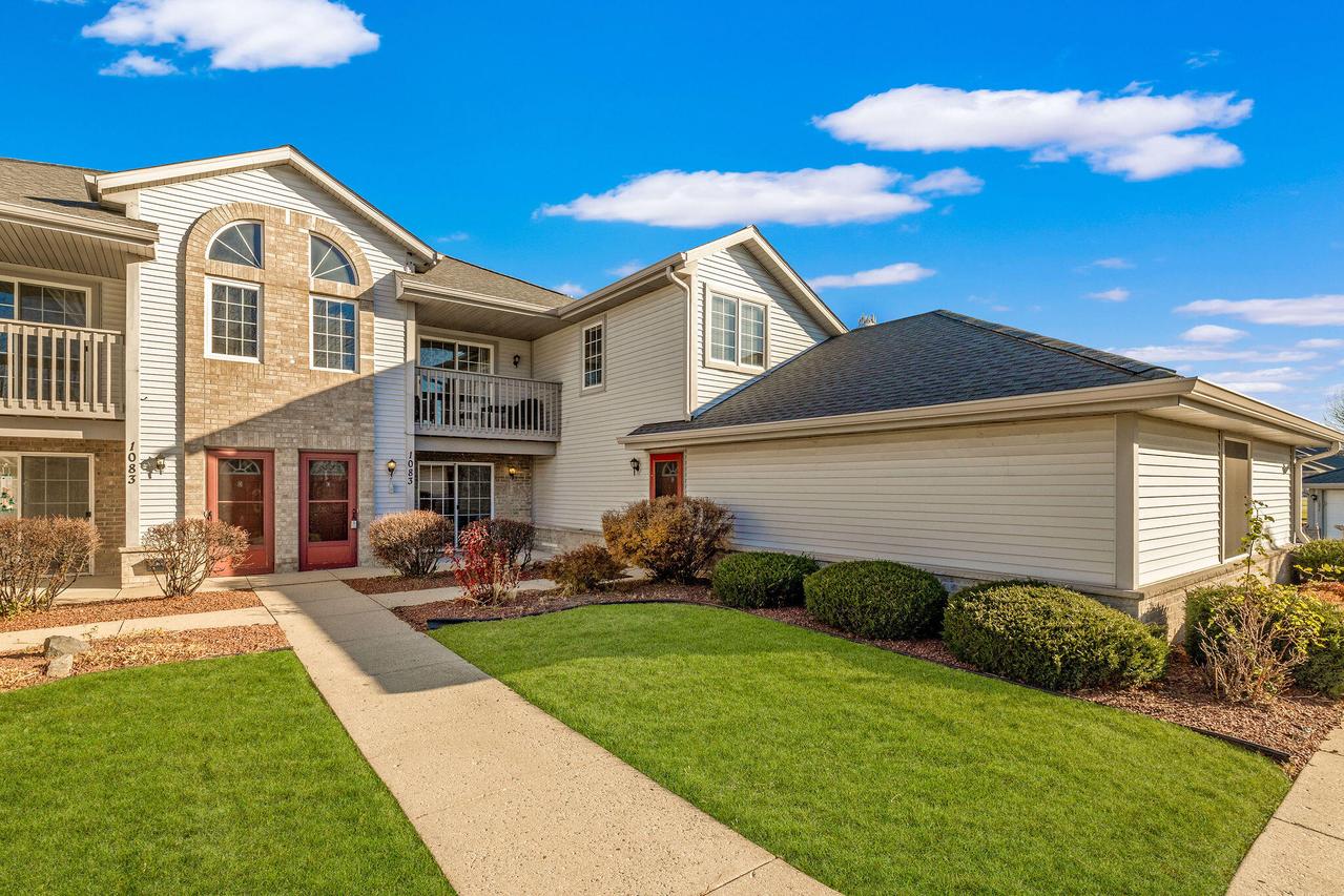 1083 Quinlan Dr #C, Pewaukee, WI 53072