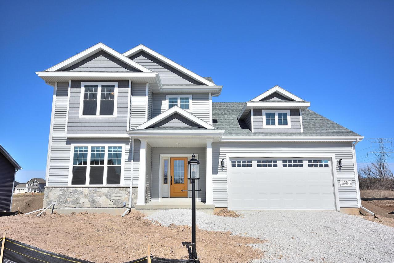 N53W19710 Kingair Dr, Menomonee Falls, WI 53051