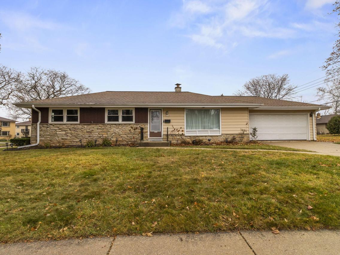 3025 S 72nd St, West Allis, WI 53219