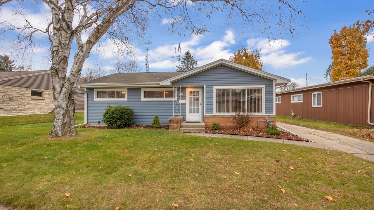 633 S 27th St, Sheboygan, WI 53081