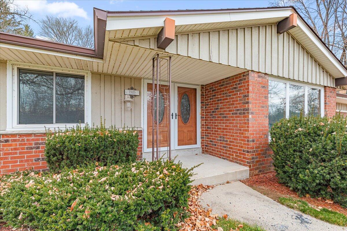 7525 N Redwood Rd, Glendale, WI 53209
