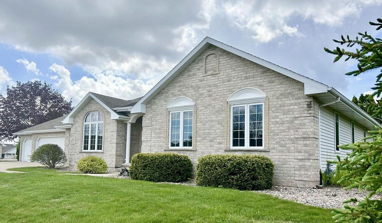 1120 Cardinal St, De Pere, WI 54115