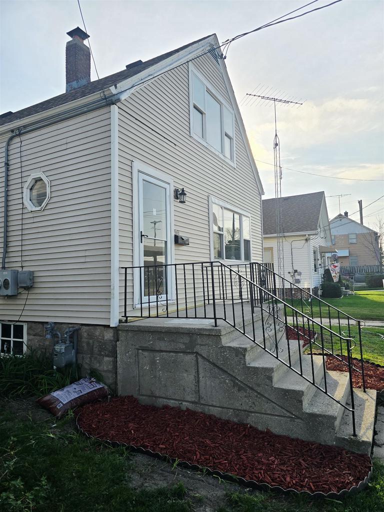 1713 12th St, Two Rivers, WI 54241