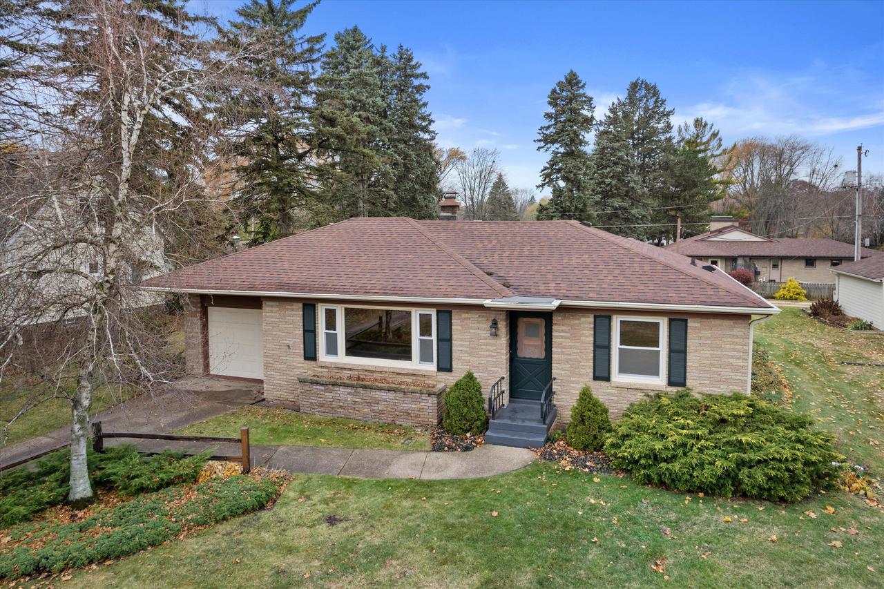 3410 N Elmwood Dr, Elmwood Park, WI 53405