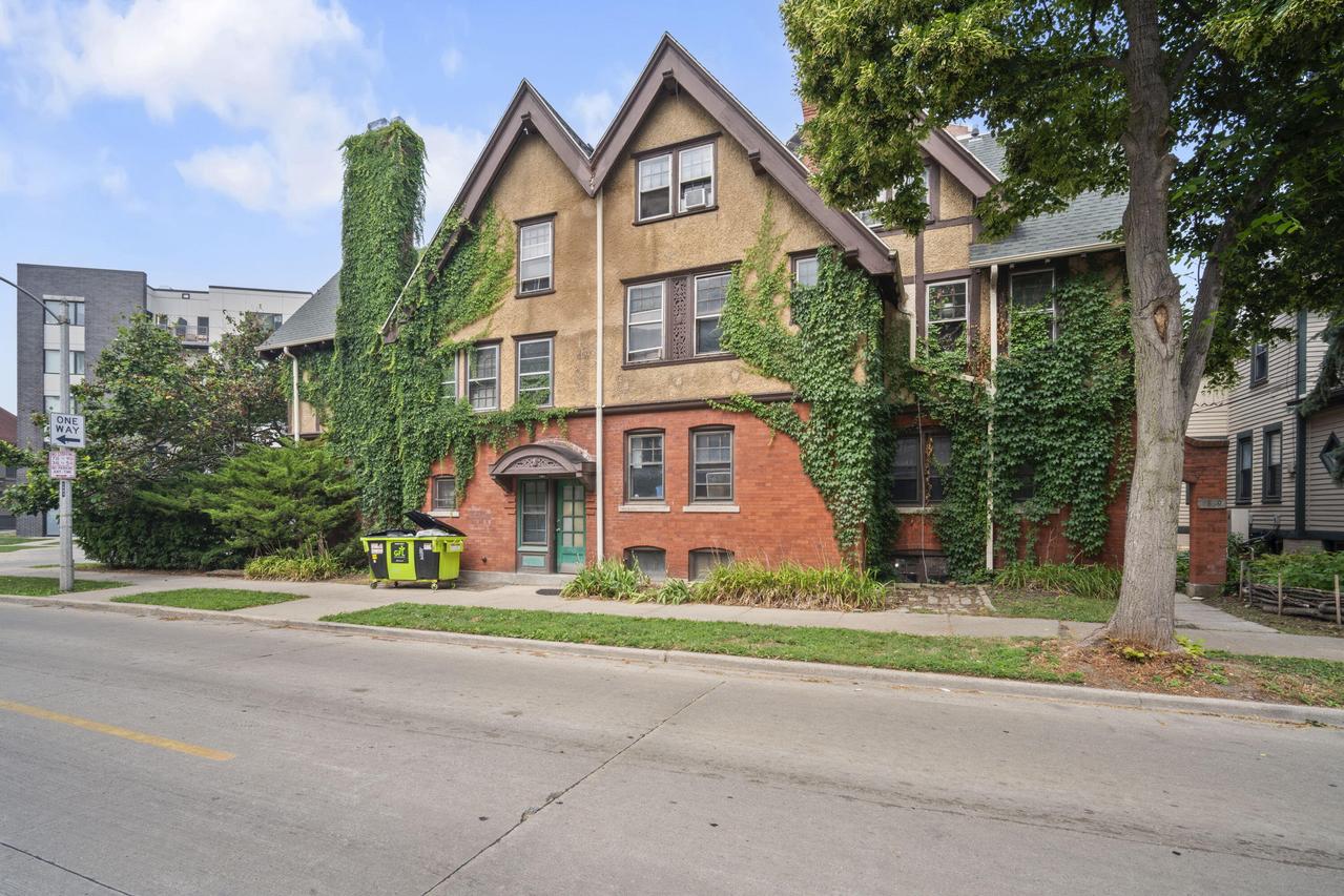 1815 N Oakland Ave, Milwaukee, WI 53202