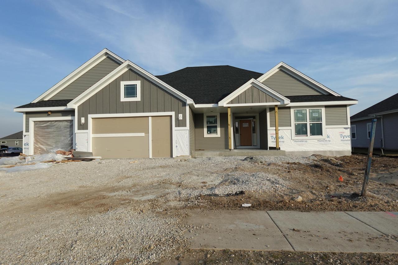 1757 Hammock Ln, Oconomowoc, WI 53066