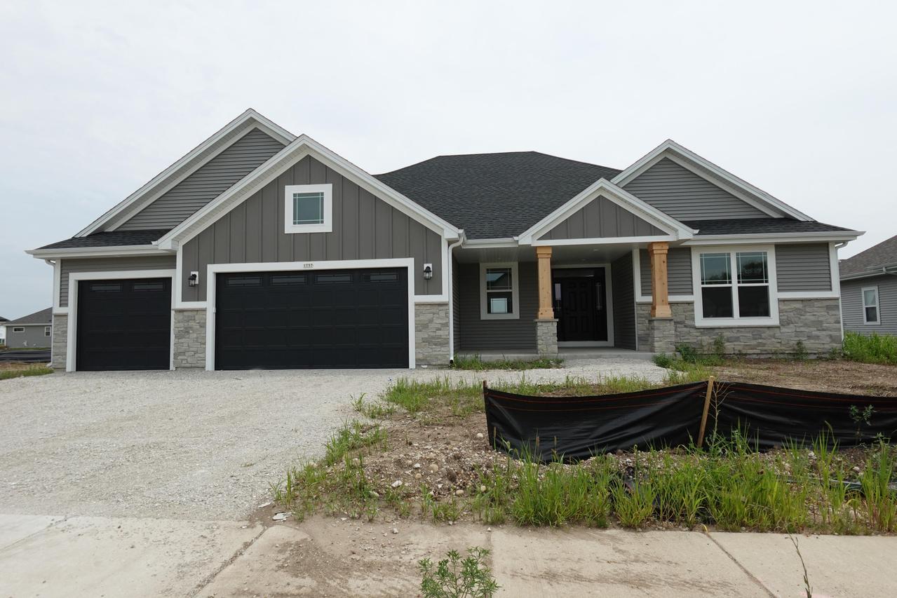 1757 Hammock Ln, Oconomowoc, WI 53066