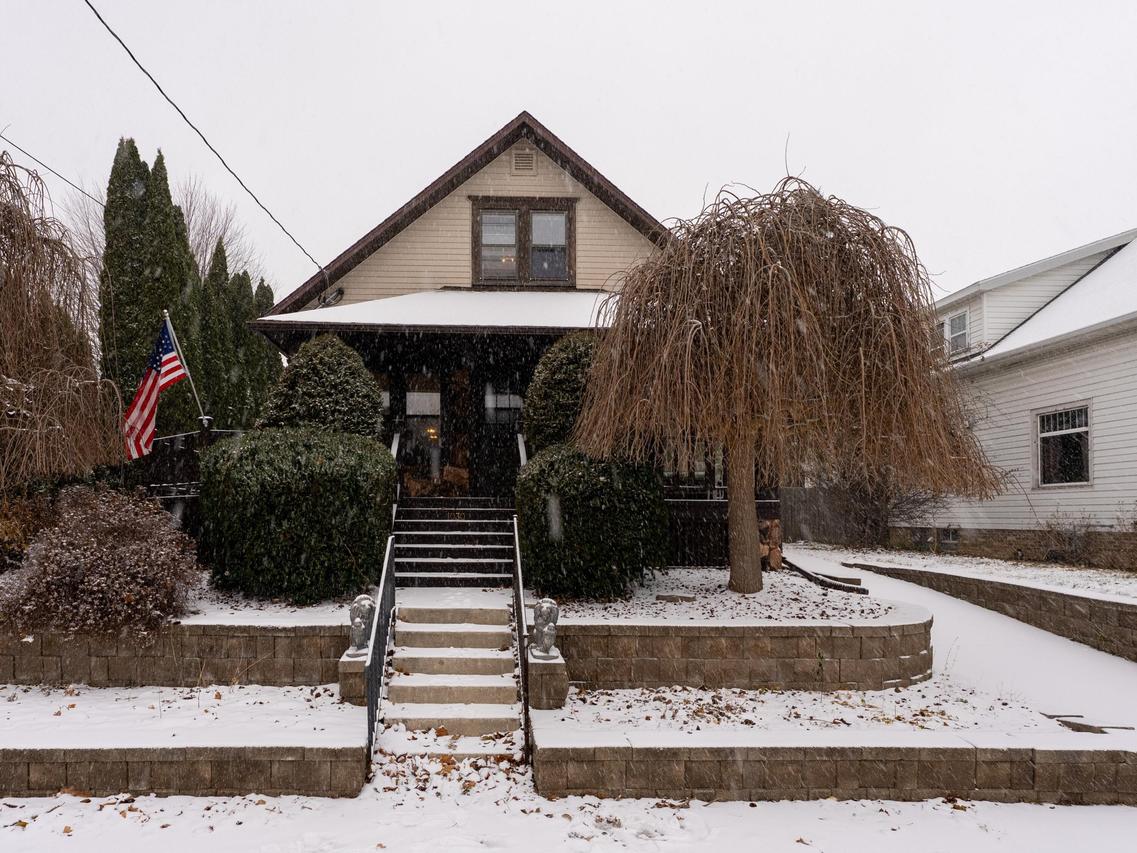 1030 S 21st St, Manitowoc, WI 54220