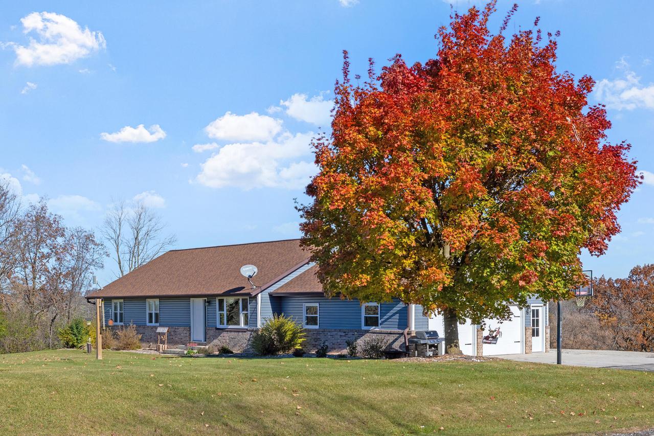 W8806 Hickory Dr, Greenbush, WI 53023