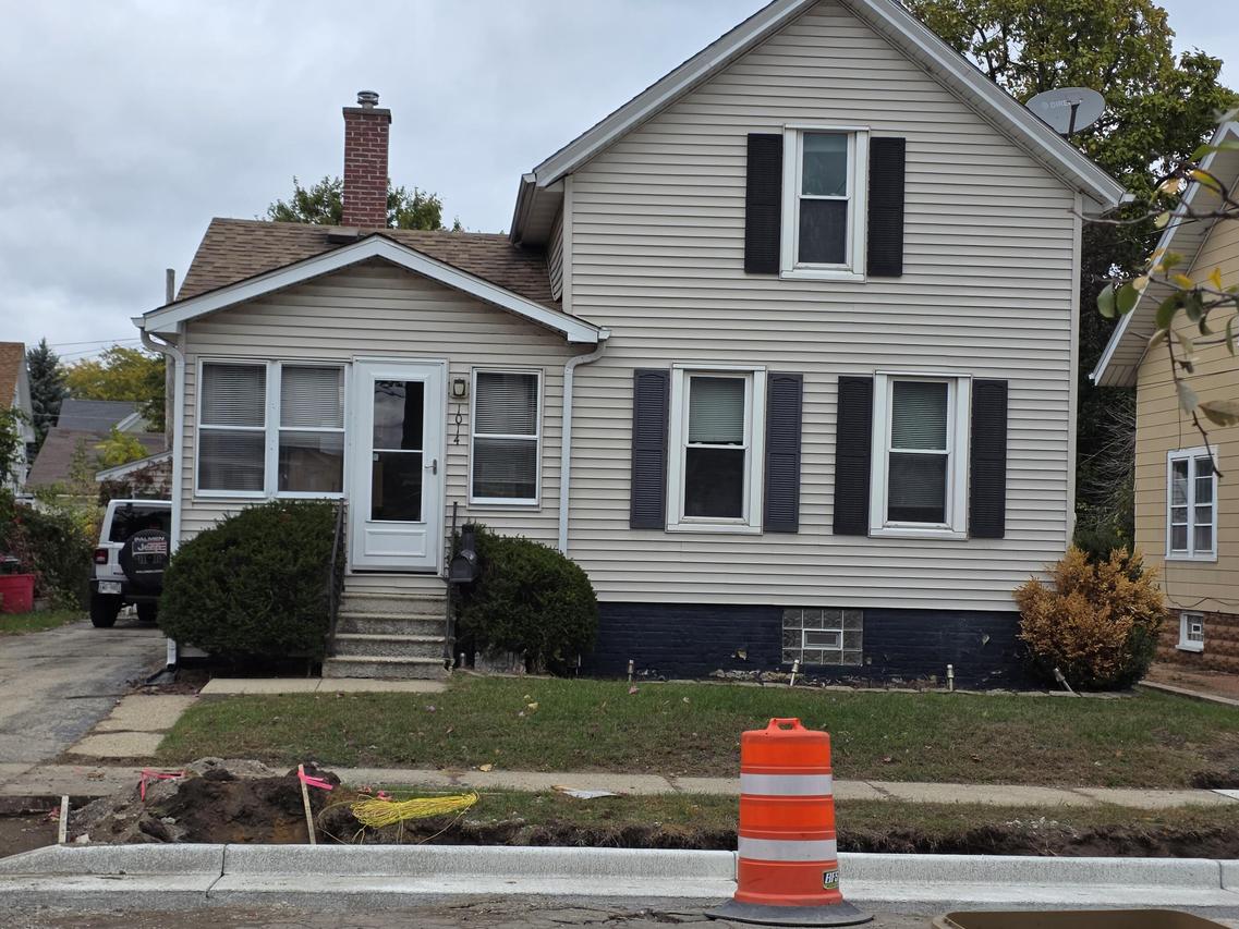 1014 71st St, Kenosha, WI 53143