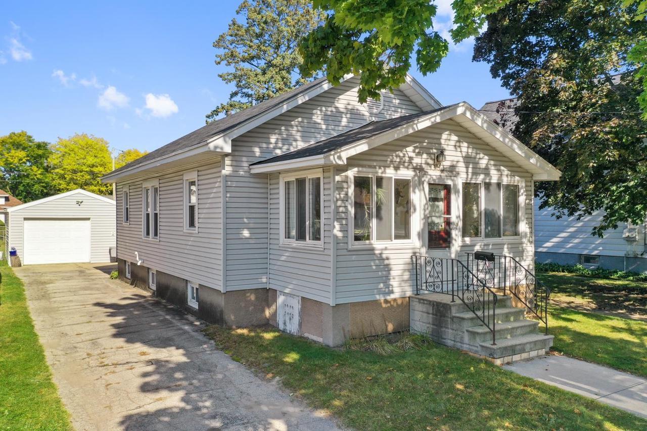 1365 Day St, Green Bay, WI 54302