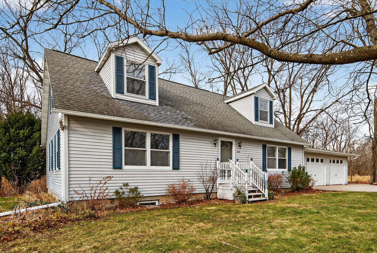 225 Juneau St, Lowell, WI 53557