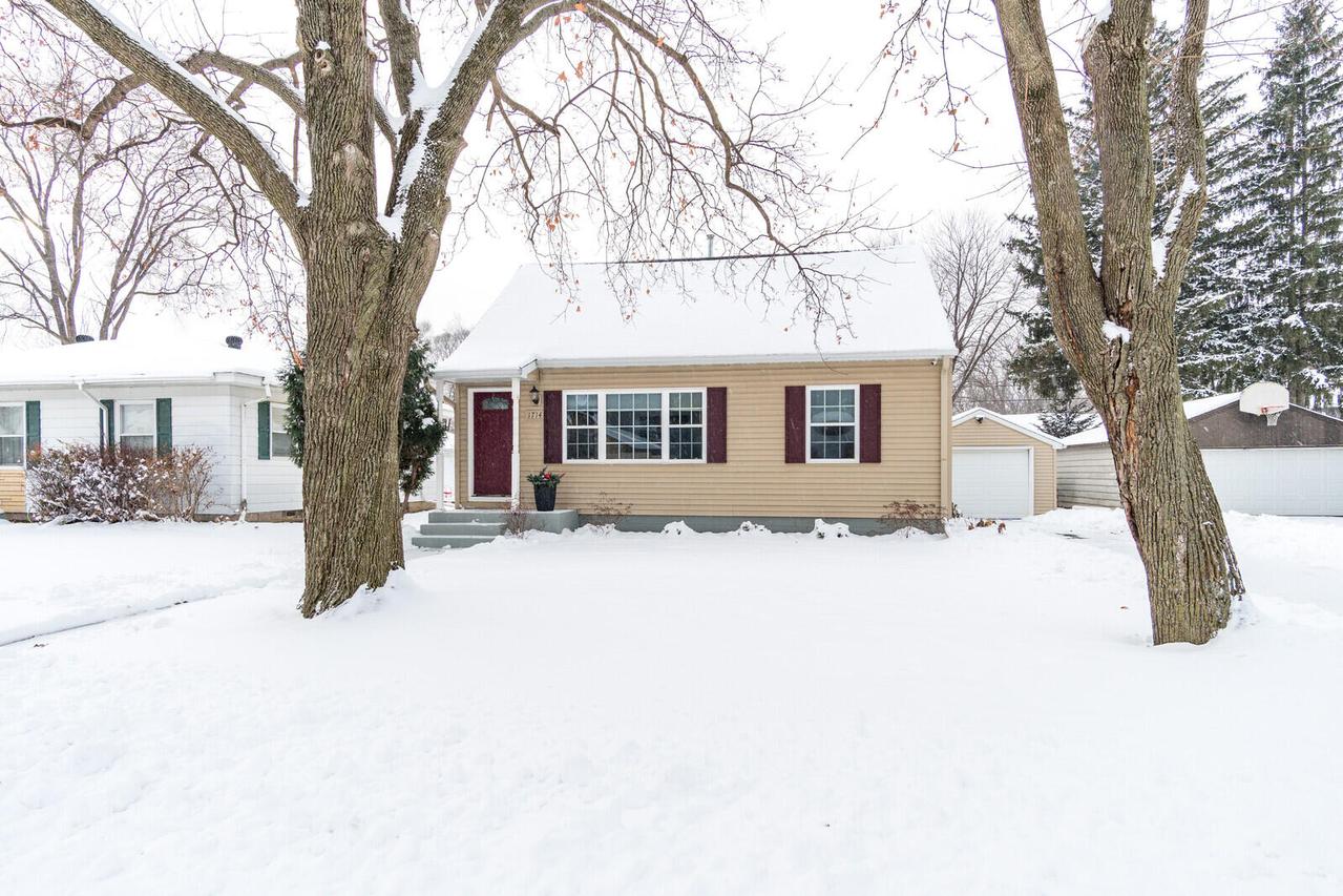 1714 S 30th St, La Crosse, WI 54601