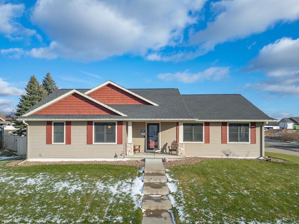 905 Pioneer Dr, Holmen, WI 54636
