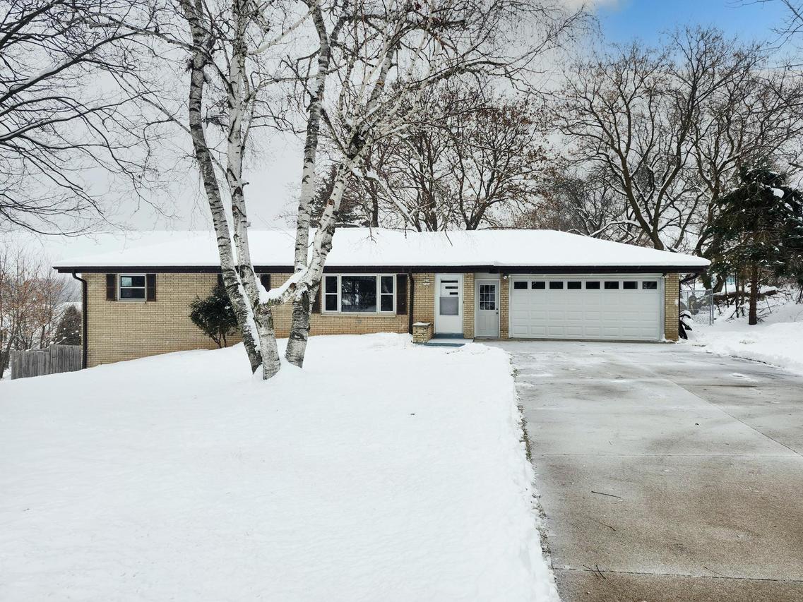 W234N7604 Woodside Rd, Sussex, WI 53089
