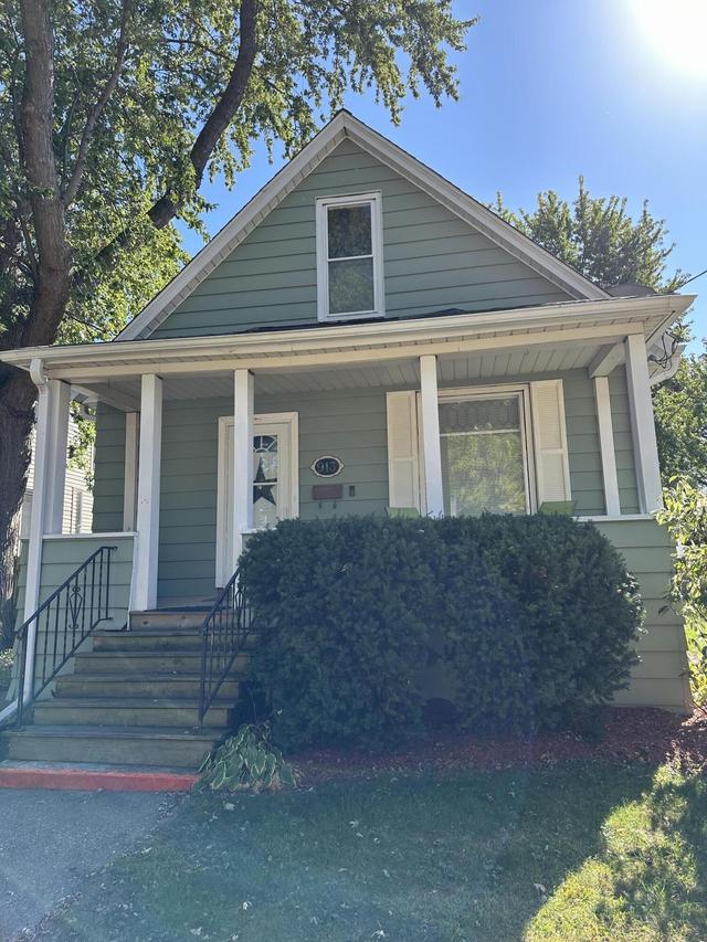 913 69th St, Kenosha, WI 53143