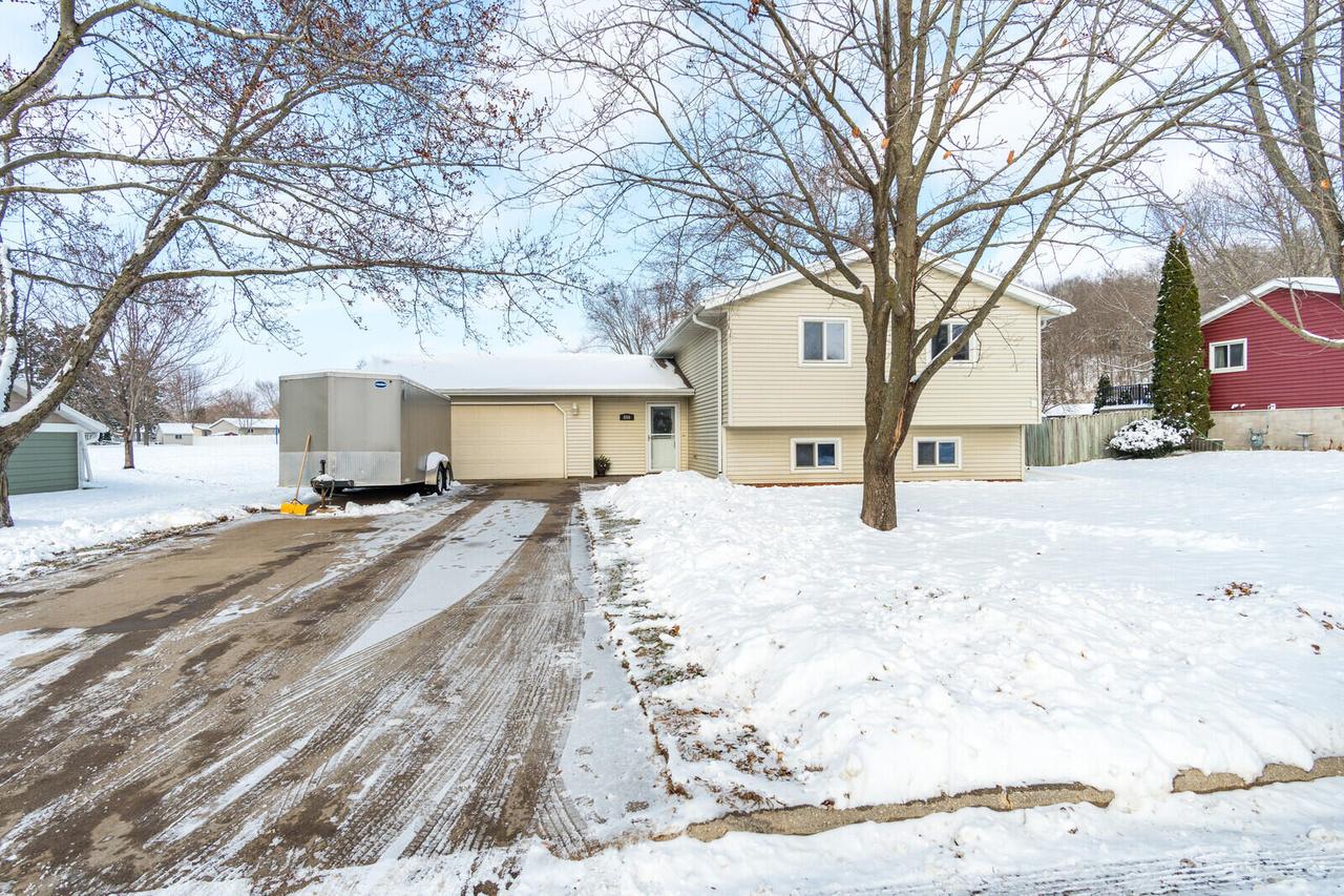 806 Evergreen Dr, Holmen, WI 54636