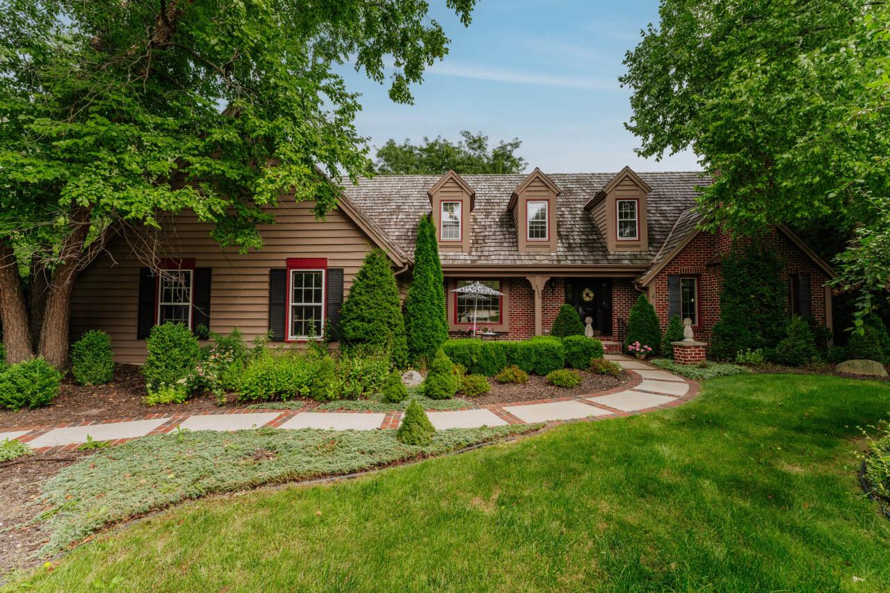 8266 S Country Club, Franklin, WI 53132