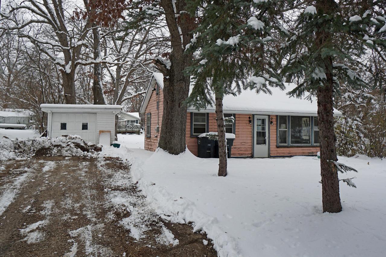 26920 97th St, Salem Lakes, WI 53179