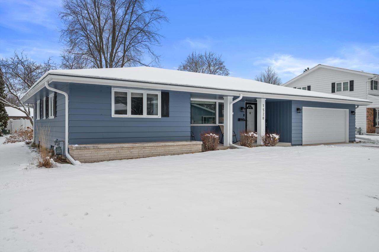 1528 Carmen Ave, Sheboygan, WI 53081