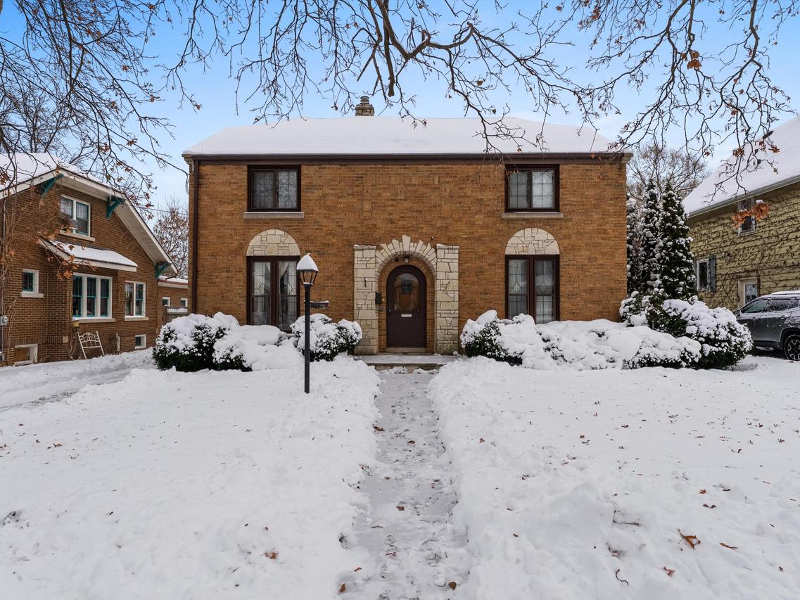 1025 N 15th St, Manitowoc, WI 54220