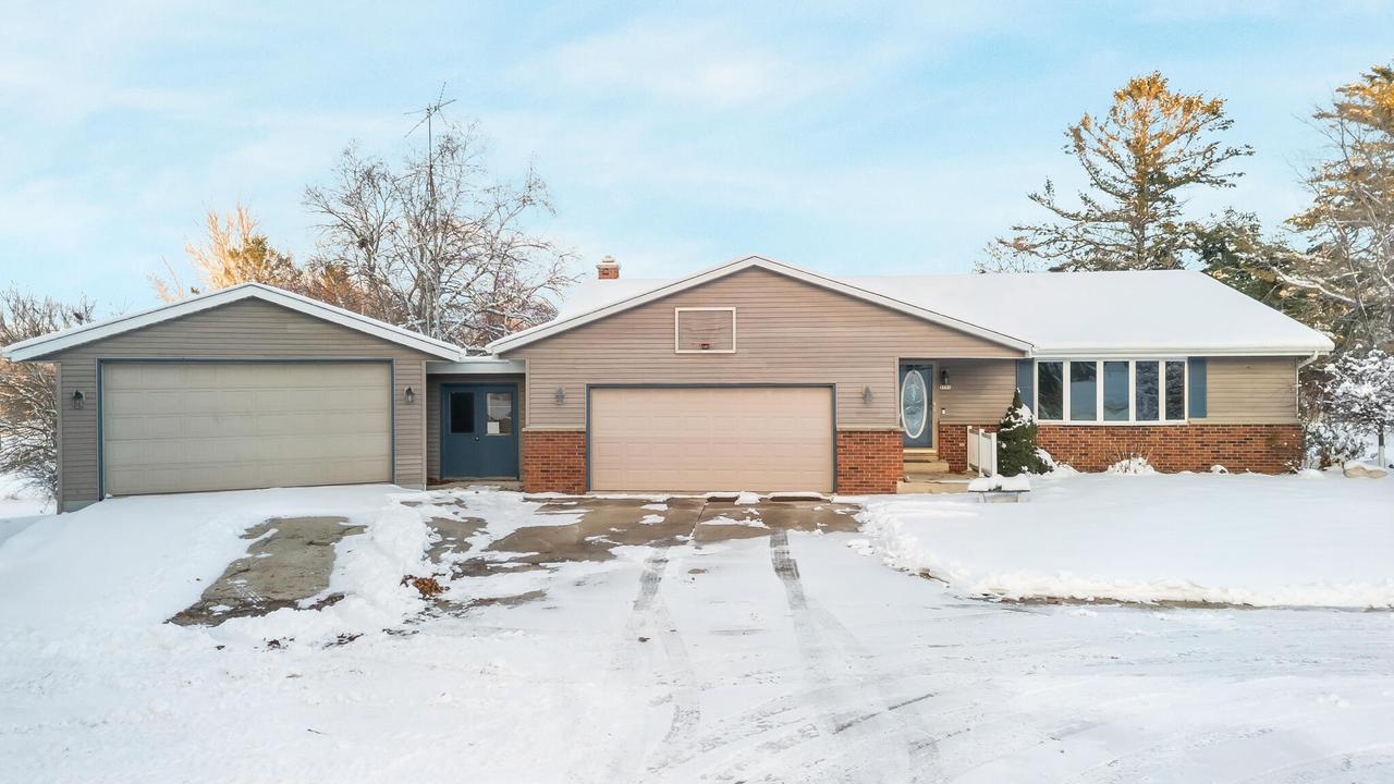 3155 Calumet Dr, Sheboygan, WI 53083