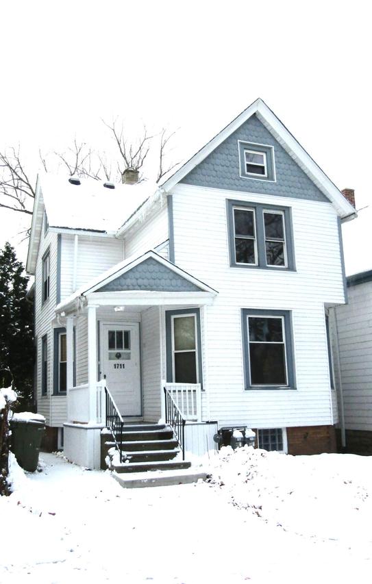 1711 E Belleview Pl, Milwaukee, WI 53211