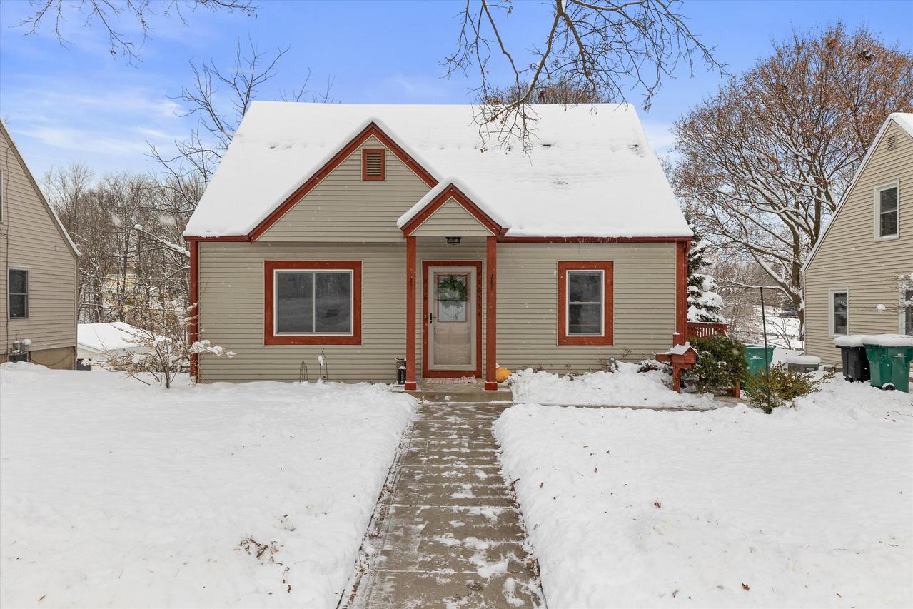 N86W16564 Jacobson Dr, Menomonee Falls, WI 53051