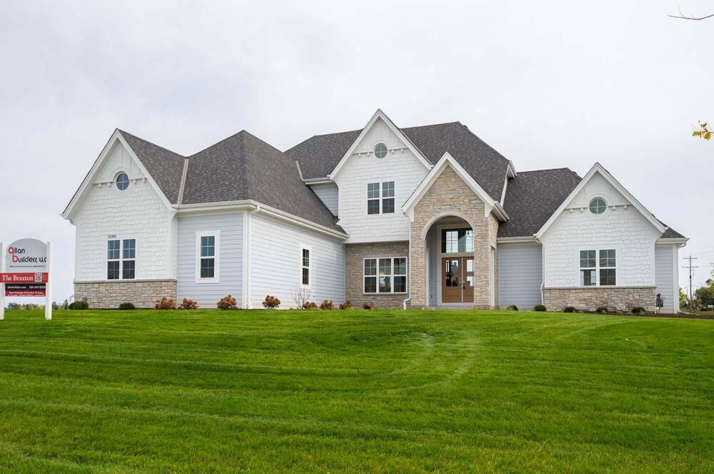 12810 Bluejay Ln, Mequon, WI 53097