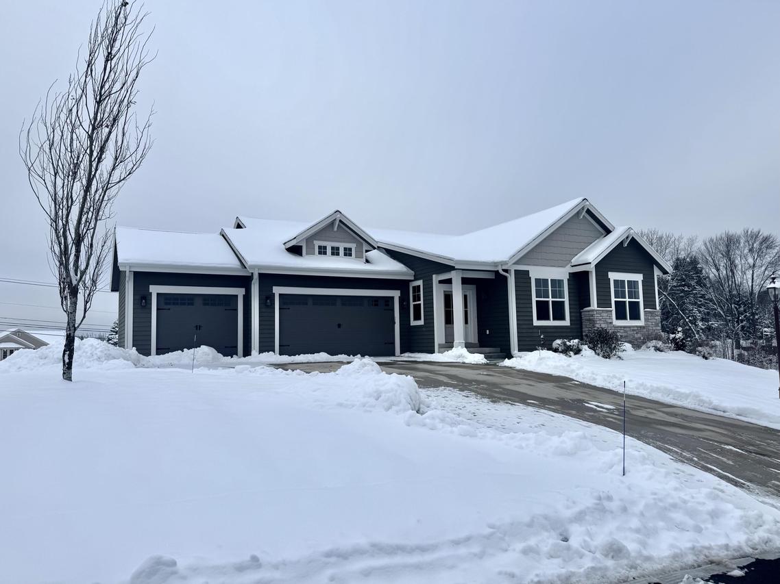 W255S5377 Primrose Ln, Waukesha, WI 53189