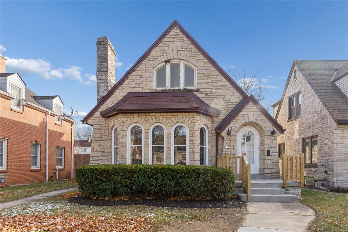 5707 W Brooklyn Pl, Milwaukee, WI 53216