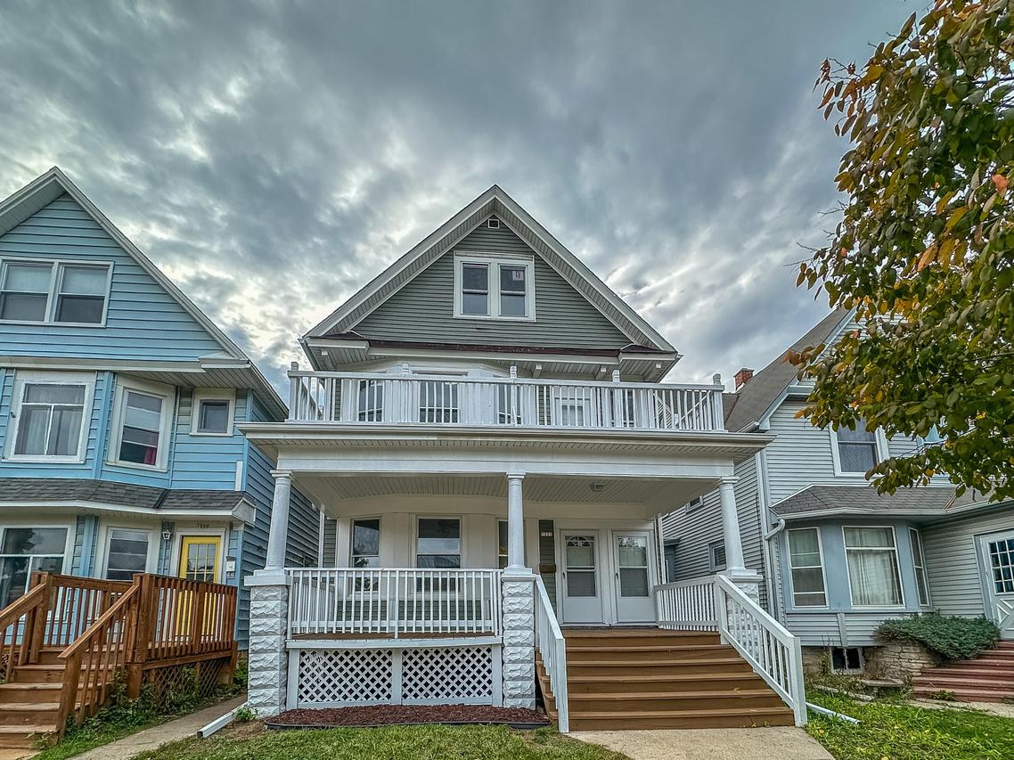 1221 S 72nd St #1223, West Allis, WI 53214