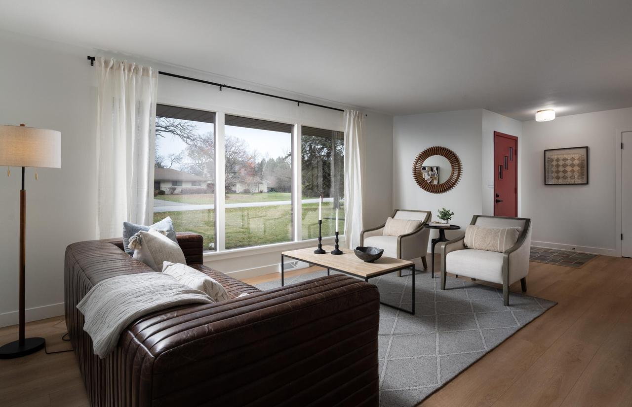 4085 Brook Ln, Brookfield, WI 53005