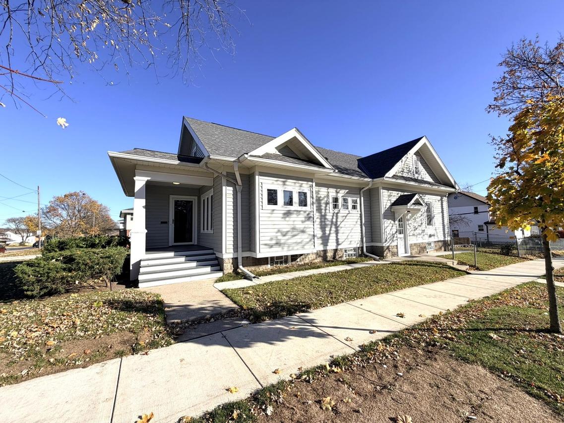 1103 Arcadian Ave, Waukesha, WI 53186