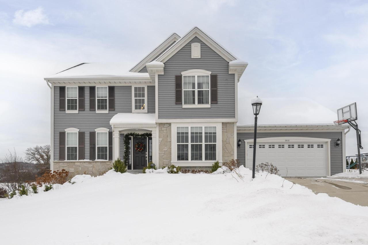 3513 Olde Howell Rd, Waukesha, WI 53188