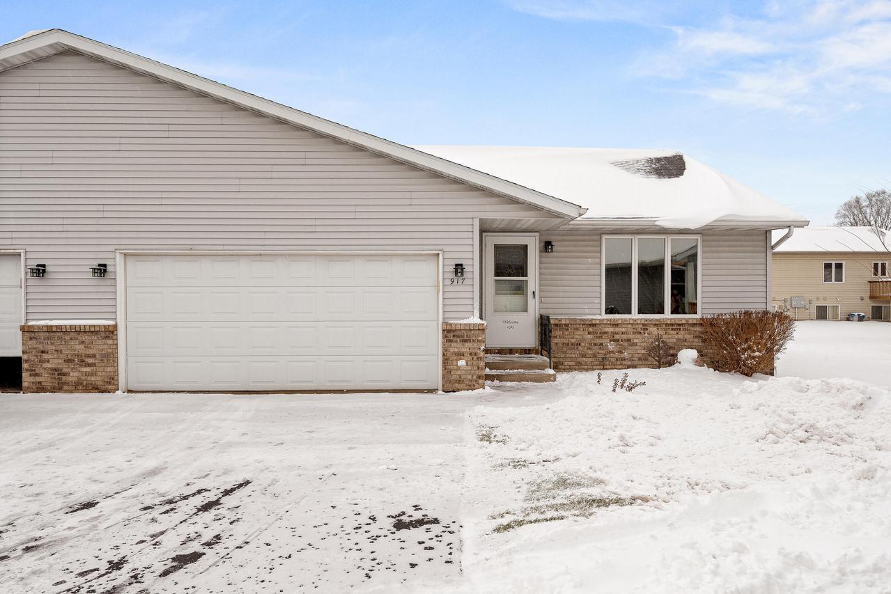 917 N 10th Ave, Onalaska, WI 54650