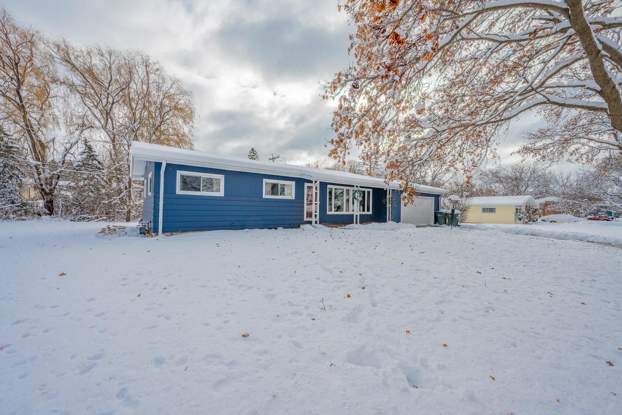 8855 W Forest Home Ave, Greendale, WI 53129