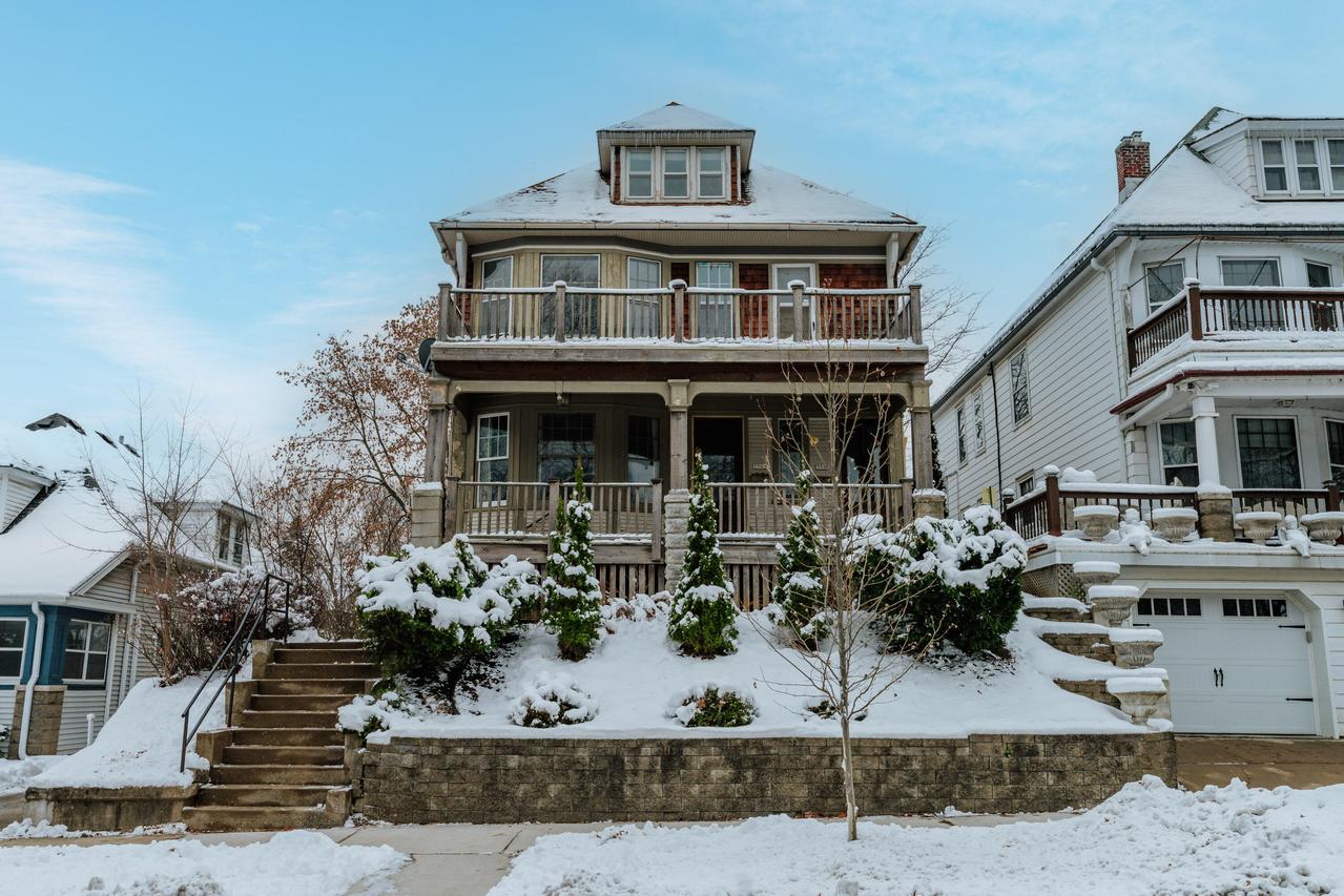 3563 N Maryland Ave #3565, Shorewood, WI 53211