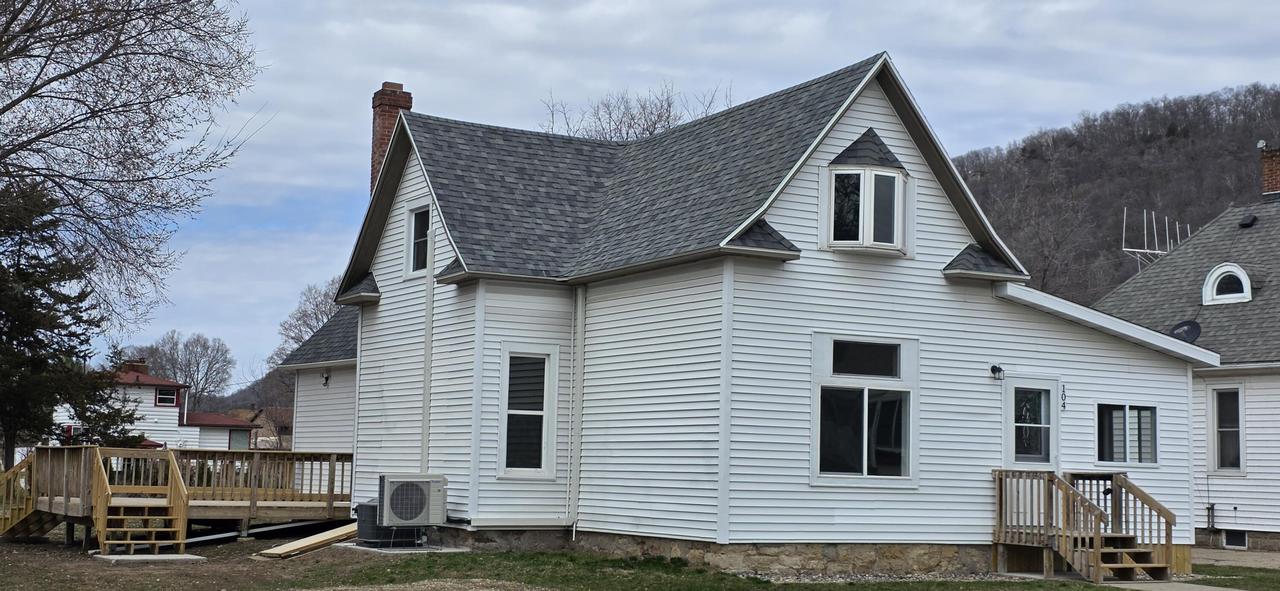 104 W 5th St, Cochrane, WI 54622