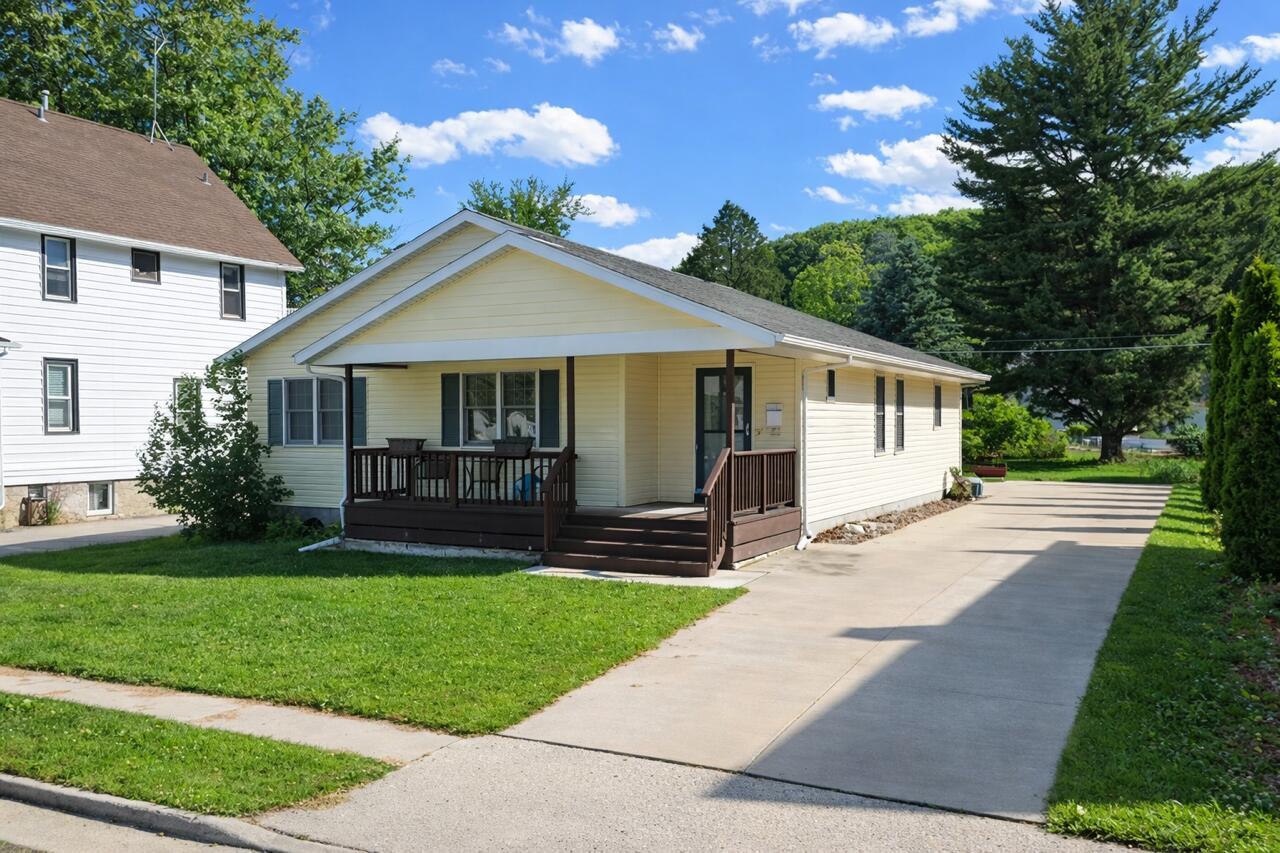 411 Western Ave, Plymouth, WI 53073