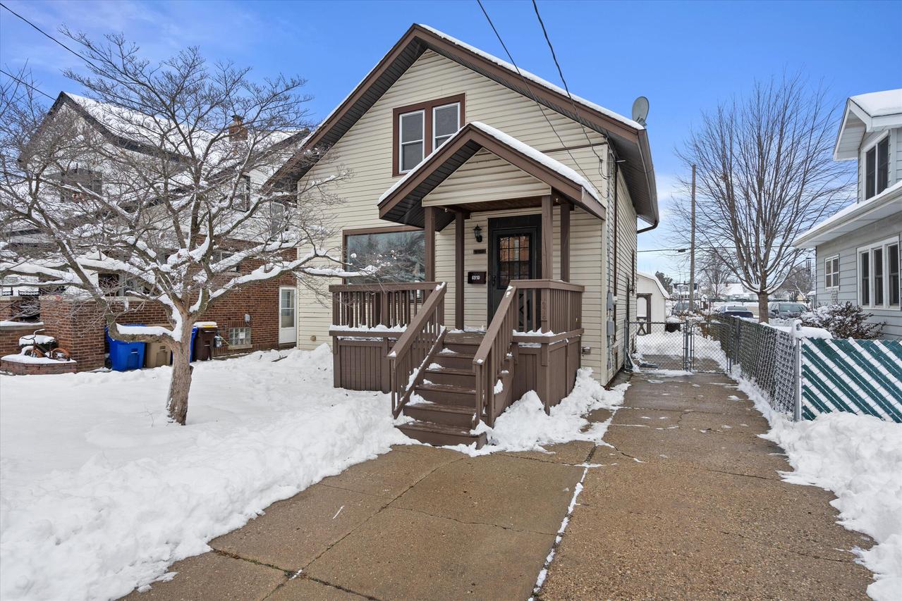 6910 32nd Ave, Kenosha, WI 53142
